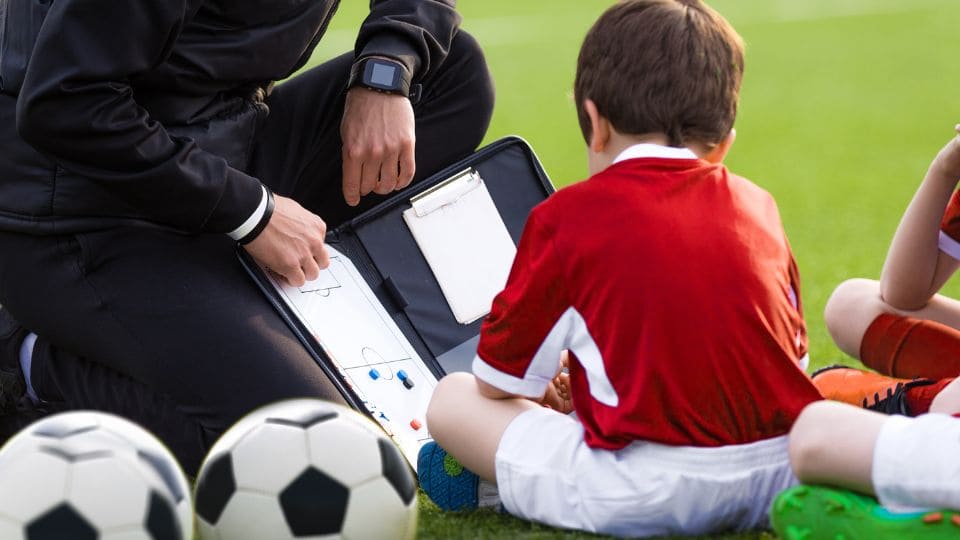 サッカースクールで指導を受けている子供達